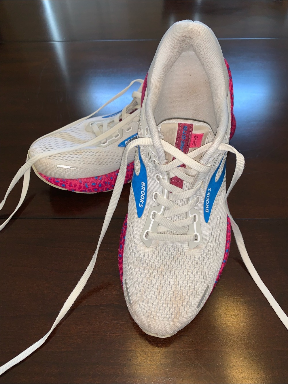 Brooks Adrenaline GTS 22 running shoes size 9